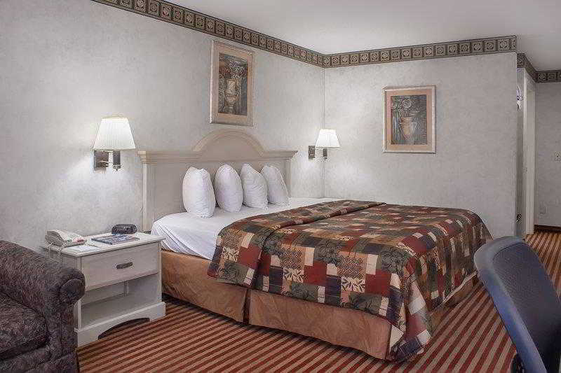 Americas Best Value Inn & Suites Bastrop Esterno foto