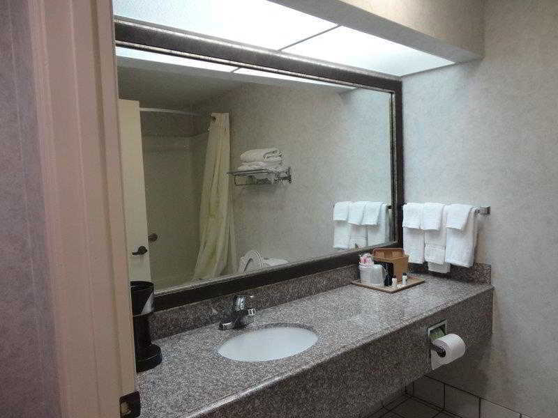 Americas Best Value Inn & Suites Bastrop Esterno foto