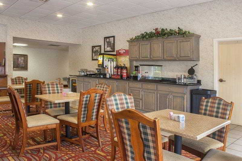 Americas Best Value Inn & Suites Bastrop Esterno foto