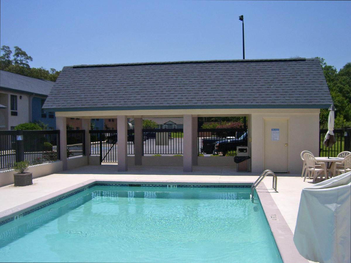 Americas Best Value Inn & Suites Bastrop Esterno foto