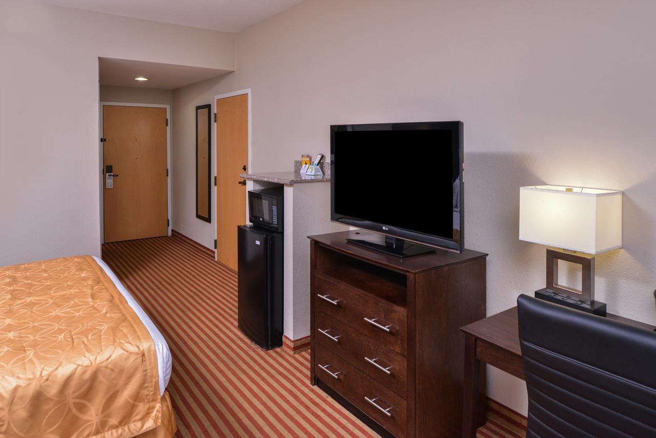 Americas Best Value Inn & Suites Bastrop Esterno foto