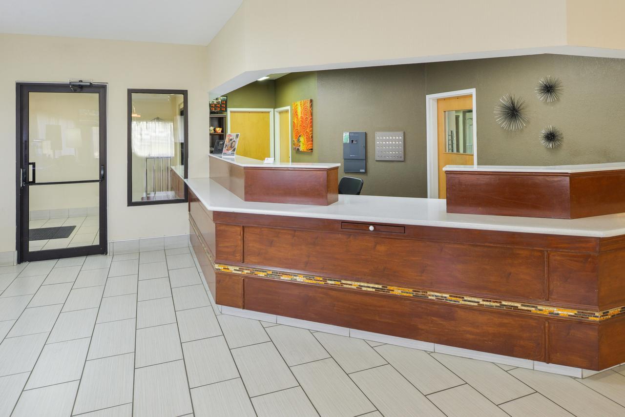 Americas Best Value Inn & Suites Bastrop Esterno foto