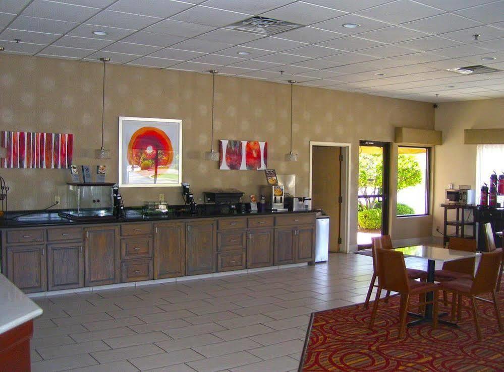 Americas Best Value Inn & Suites Bastrop Esterno foto