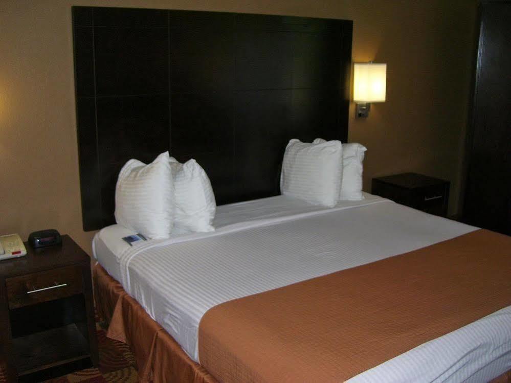 Americas Best Value Inn & Suites Bastrop Esterno foto