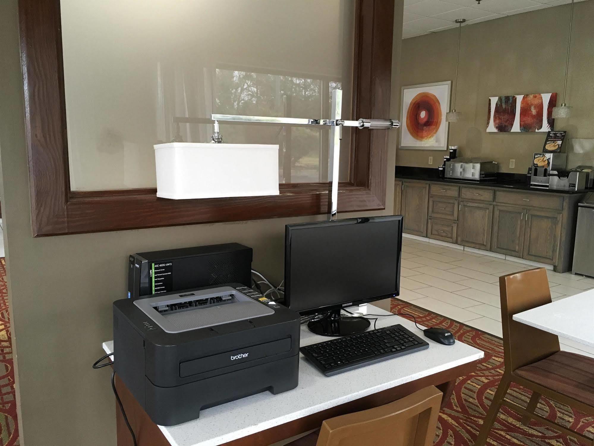 Americas Best Value Inn & Suites Bastrop Esterno foto