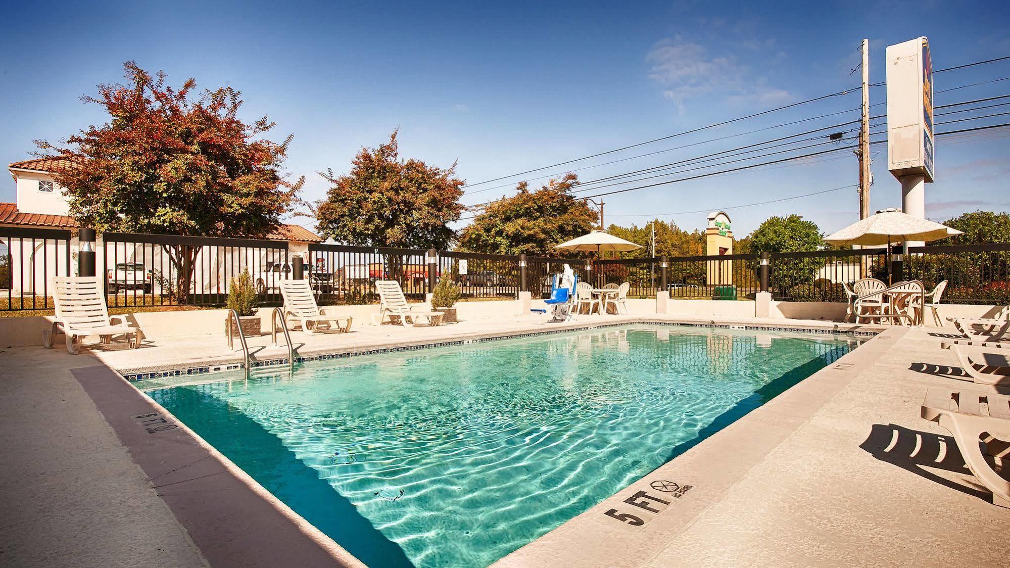 Americas Best Value Inn & Suites Bastrop Servizi foto