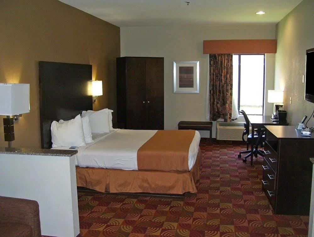 Americas Best Value Inn & Suites Bastrop Esterno foto
