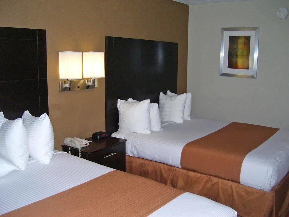 Americas Best Value Inn & Suites Bastrop Esterno foto