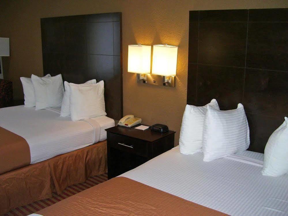 Americas Best Value Inn & Suites Bastrop Esterno foto