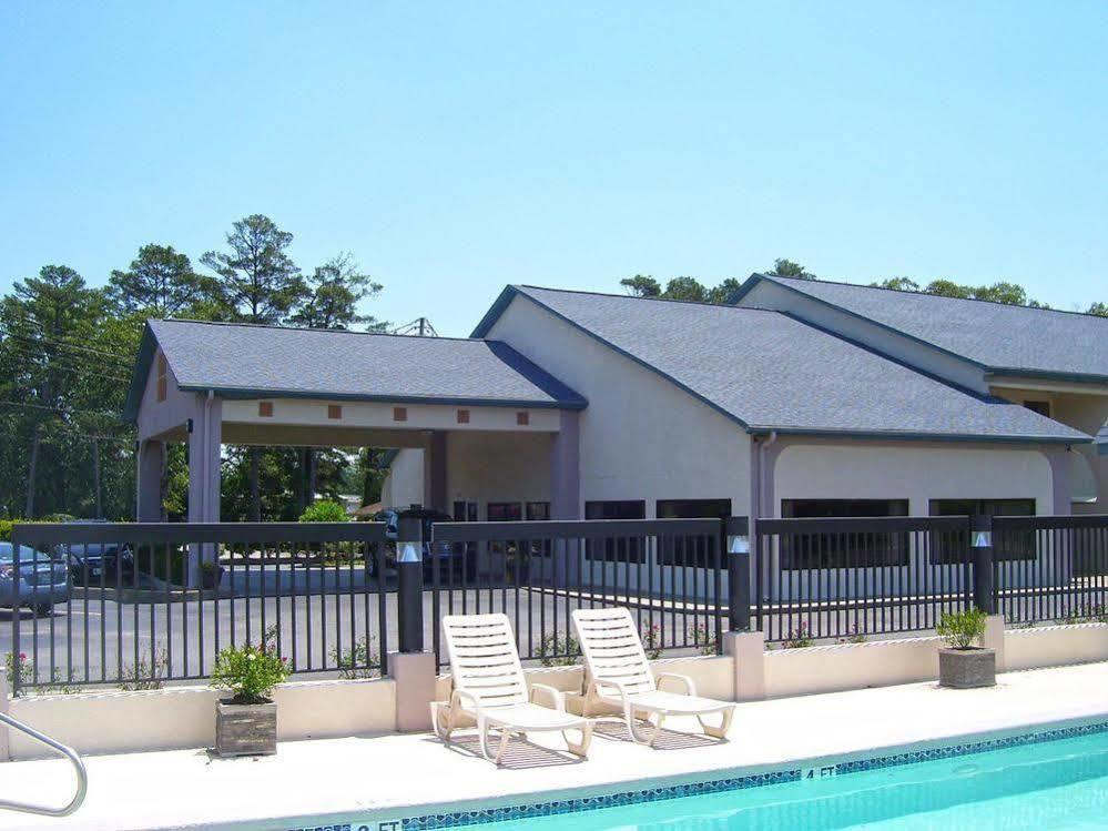 Americas Best Value Inn & Suites Bastrop Esterno foto